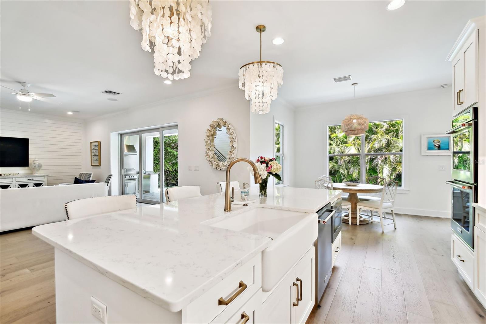 Listing photo id 20 for 3905 San Obispo Street
