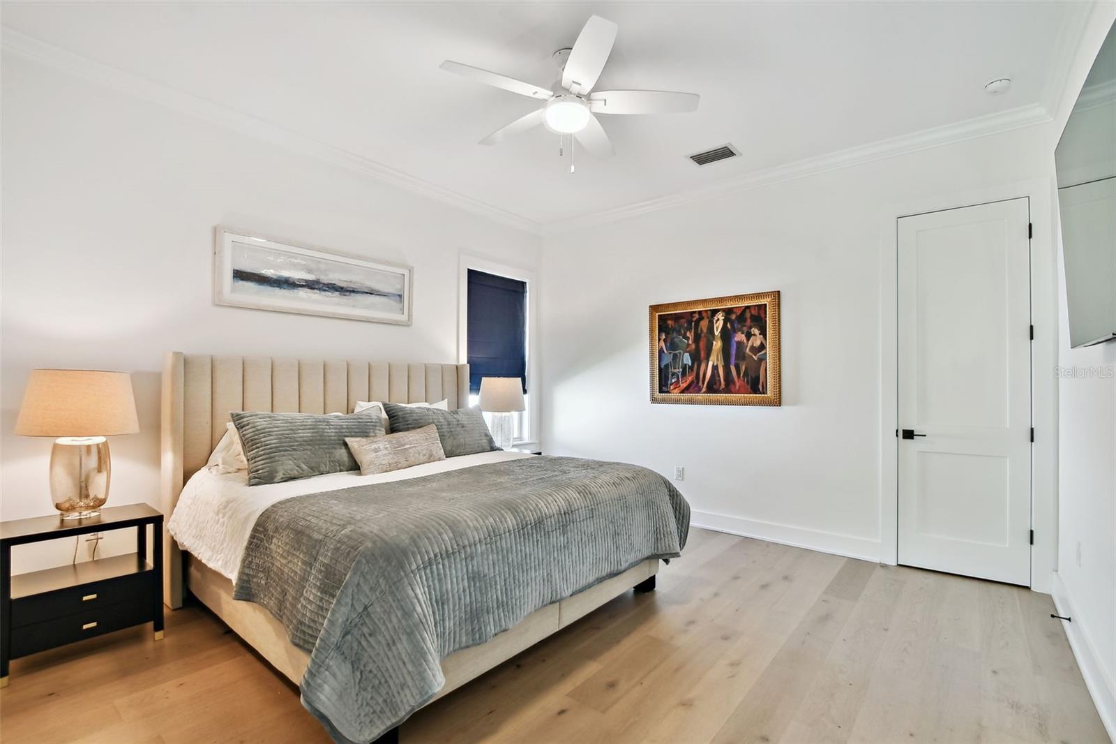 Listing photo id 28 for 3905 San Obispo Street