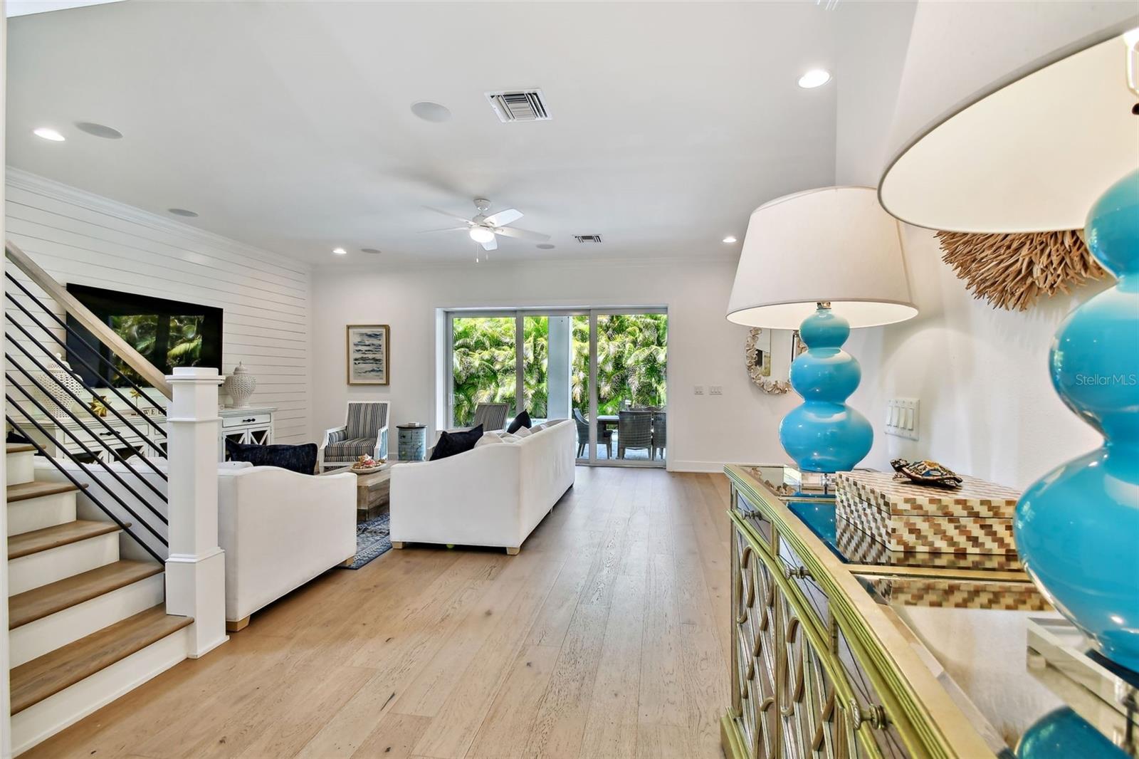 Listing photo id 30 for 3905 San Obispo Street