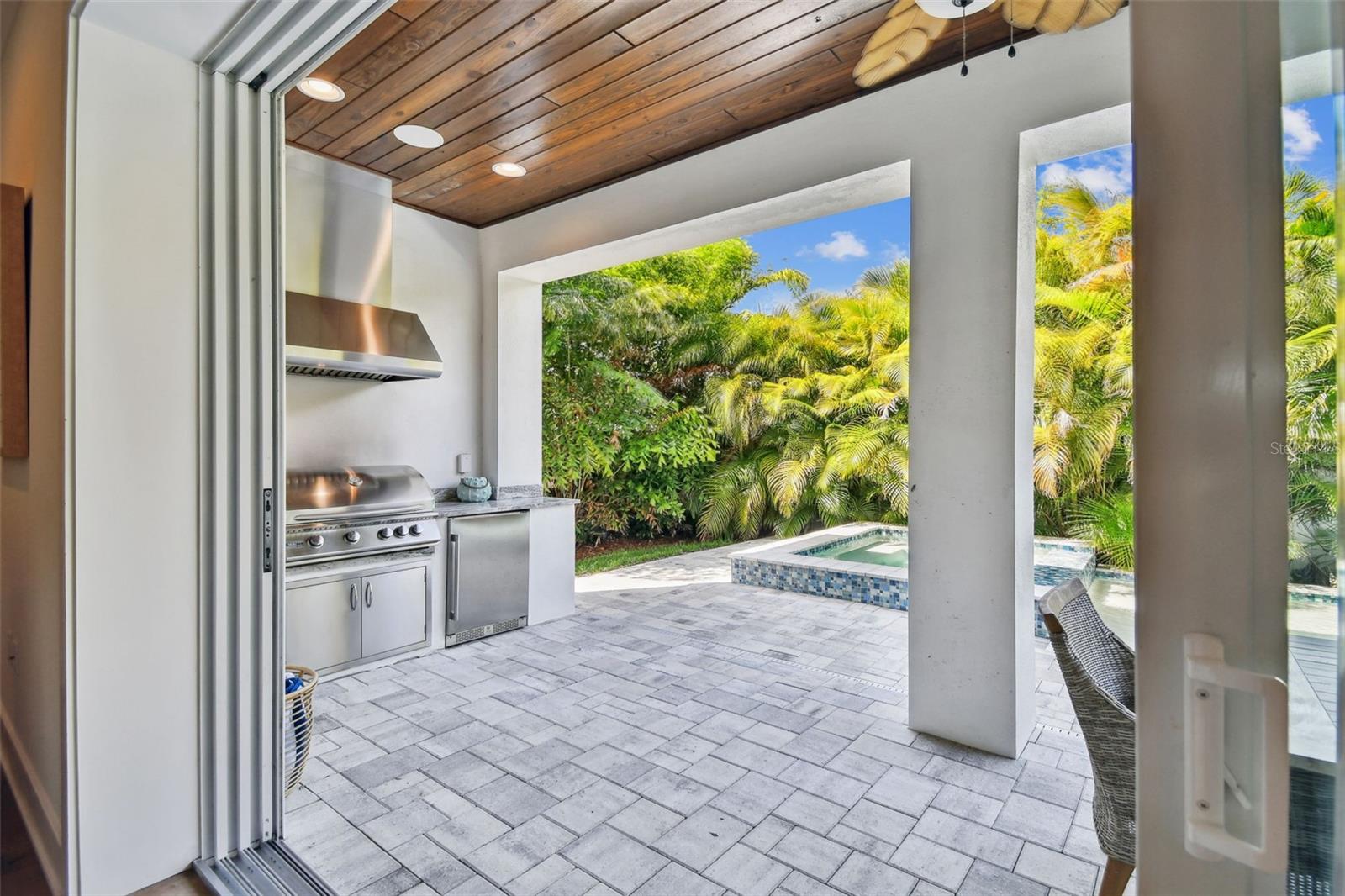 Listing photo id 36 for 3905 San Obispo Street