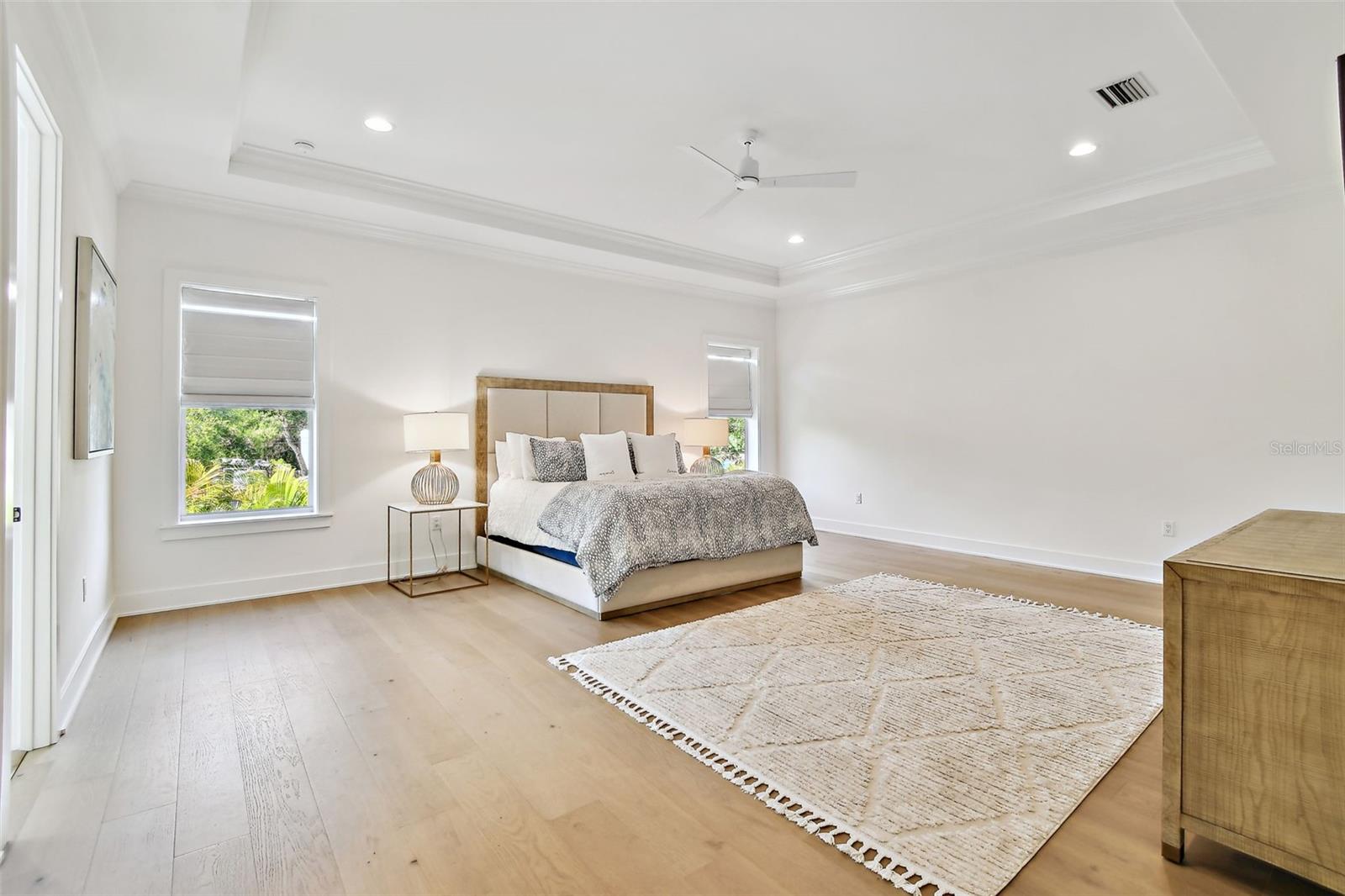 Listing photo id 45 for 3905 San Obispo Street