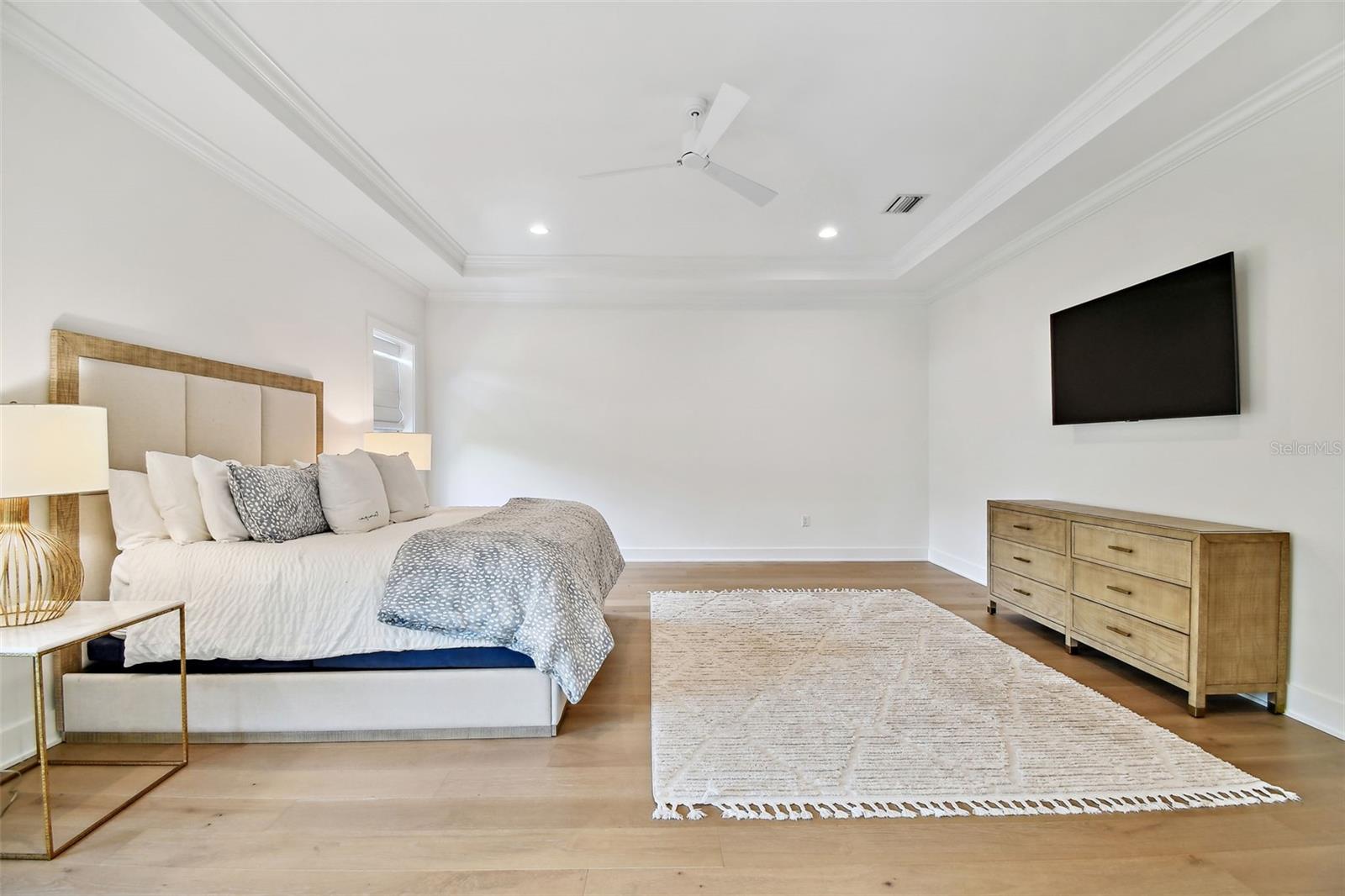 Listing photo id 47 for 3905 San Obispo Street