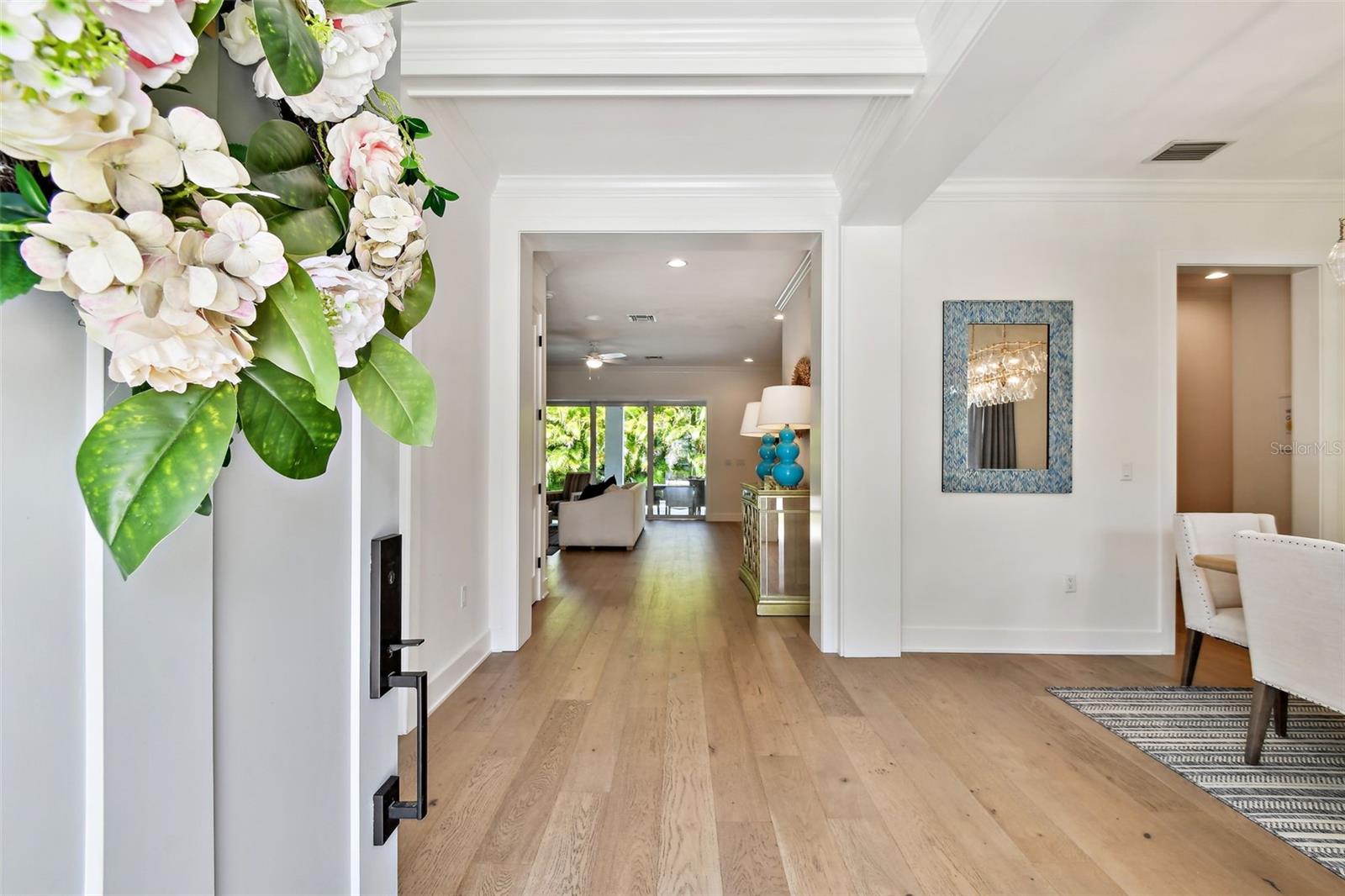 Listing photo id 3 for 3905 San Obispo Street