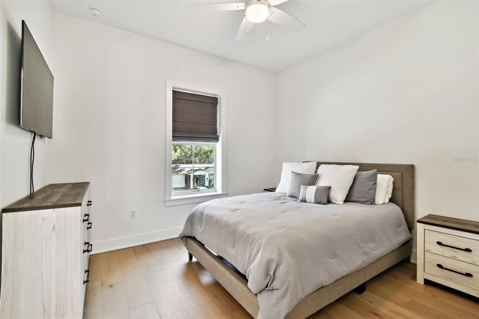 Listing photo id 53 for 3905 San Obispo Street