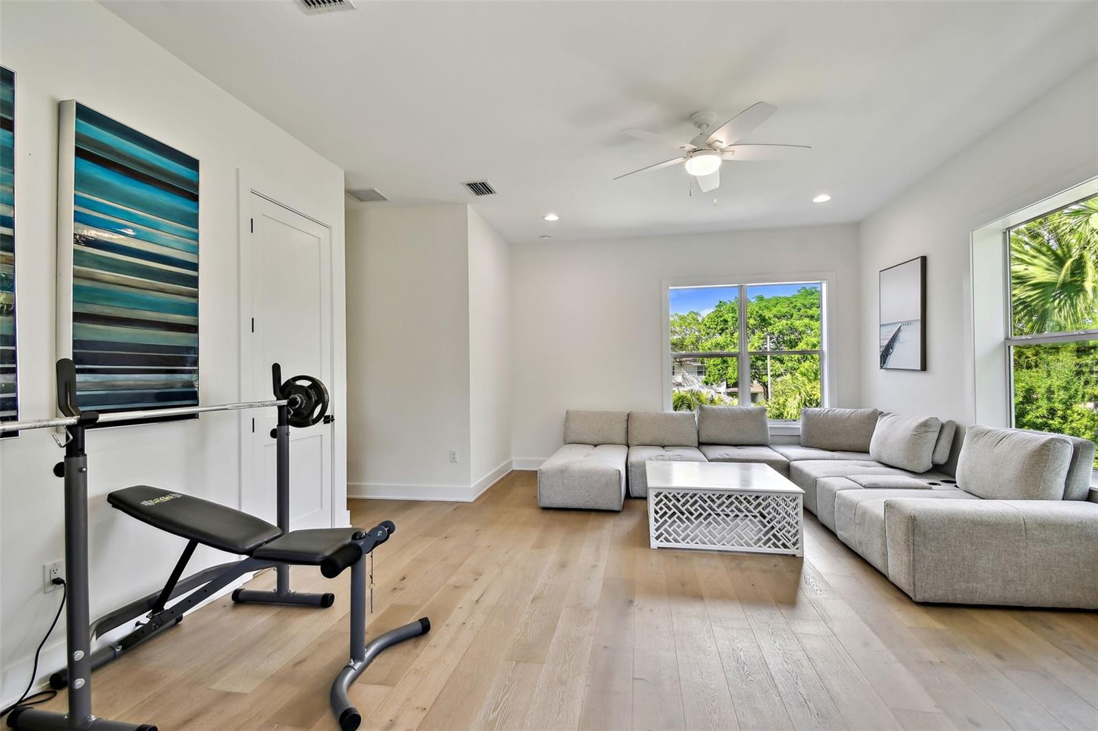 Listing photo id 59 for 3905 San Obispo Street