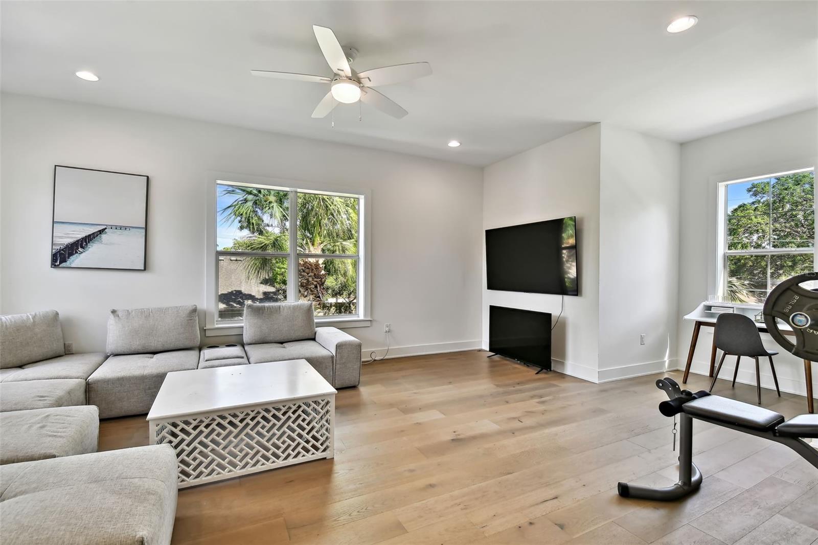 Listing photo id 60 for 3905 San Obispo Street