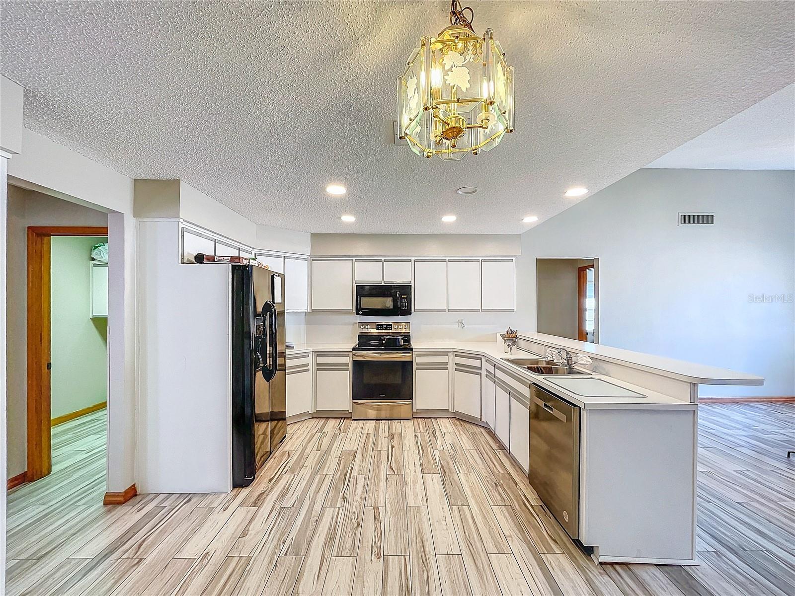 Image 32 of 79 For 8127 Tarsier Avenue