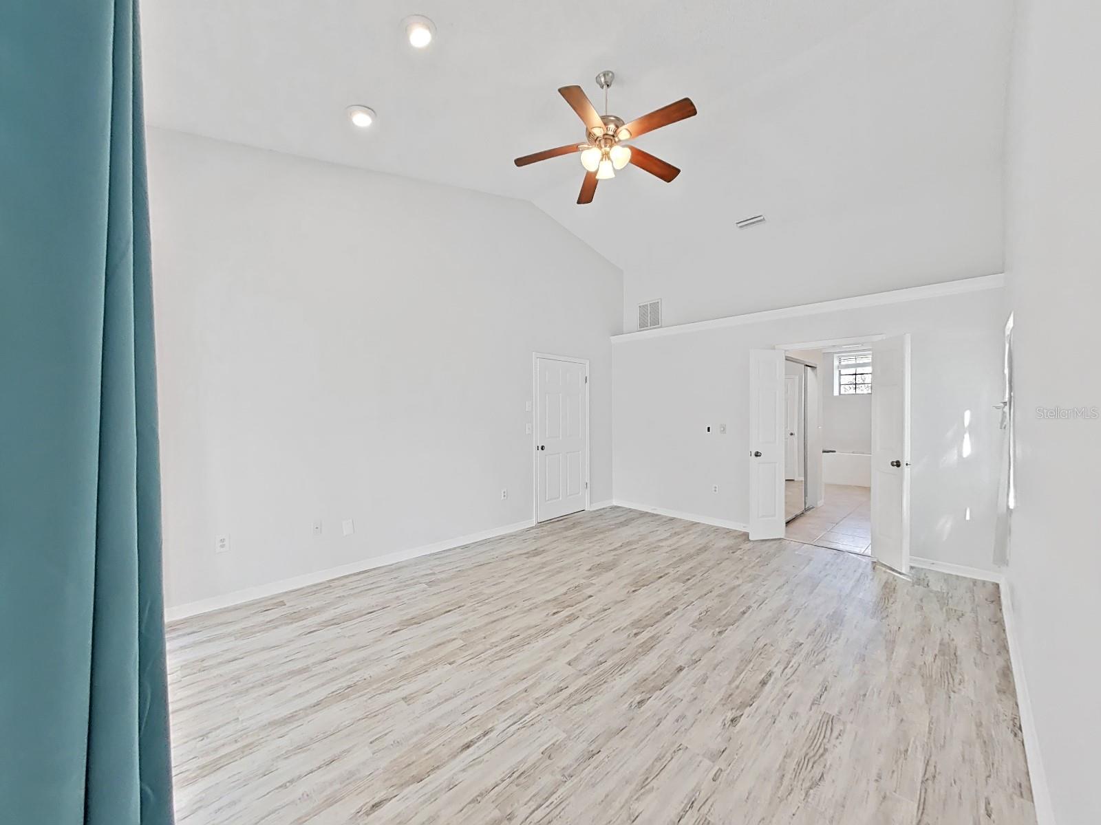 Image 24 of 45 For 8124 Golf Club Court