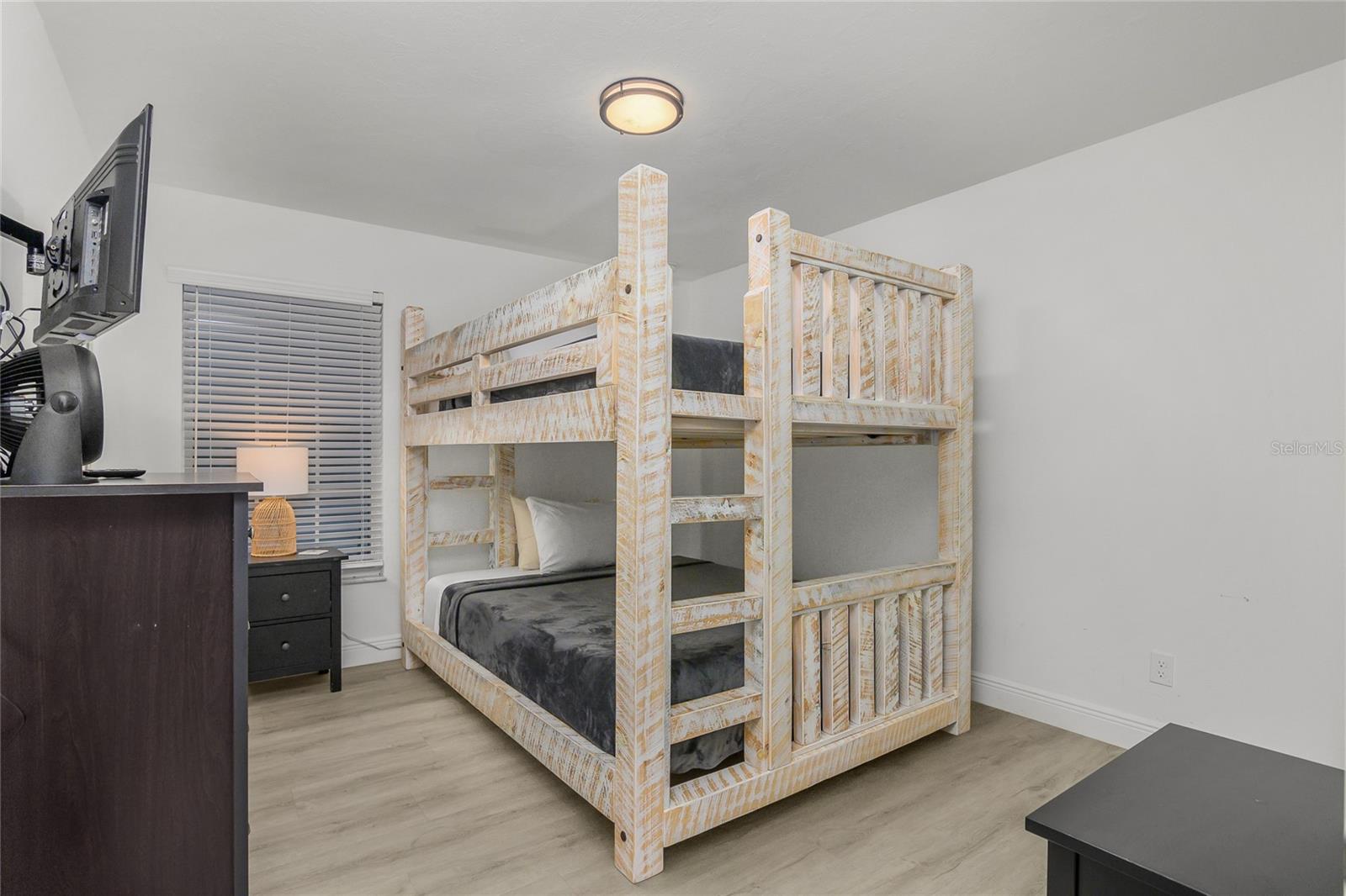 Image 33 of 59 For 1109 44th Street