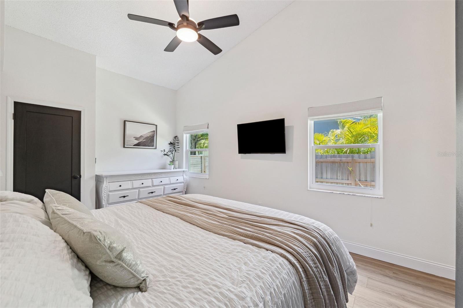 Image 13 of 40 For 640 Kenneth Way