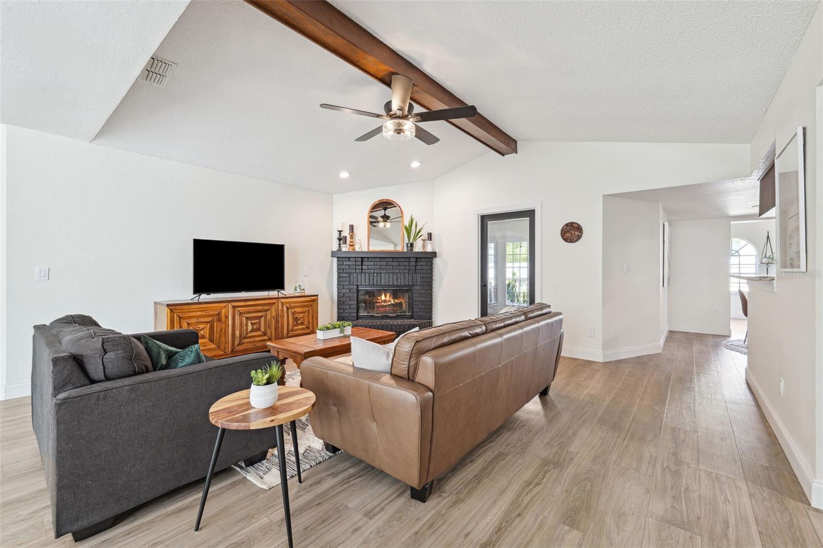 Image 8 of 40 For 640 Kenneth Way