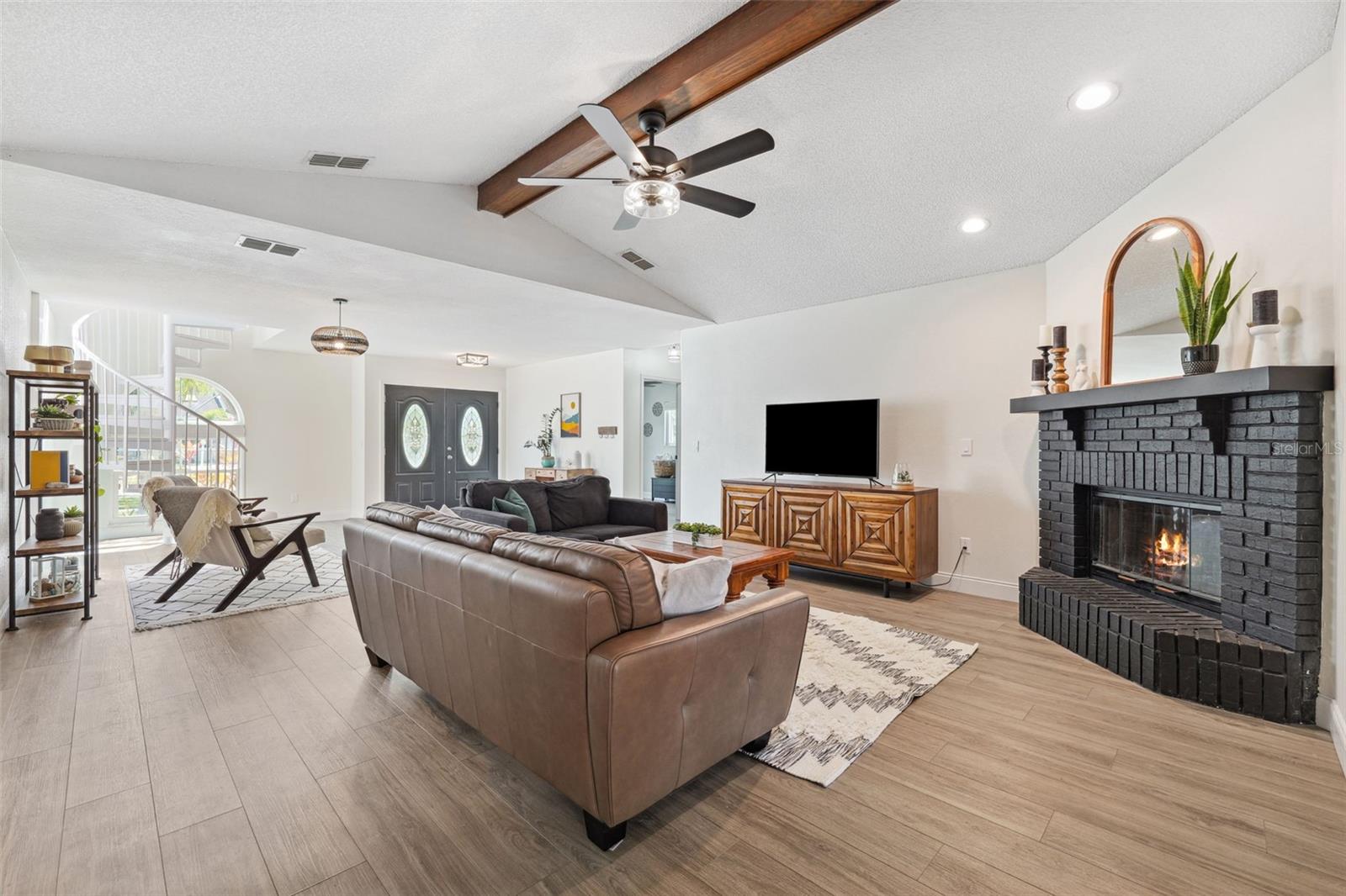 Image 9 of 40 For 640 Kenneth Way