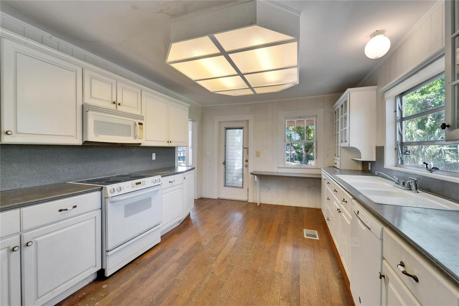 Image 19 of 55 For 5603 Palmetto Road