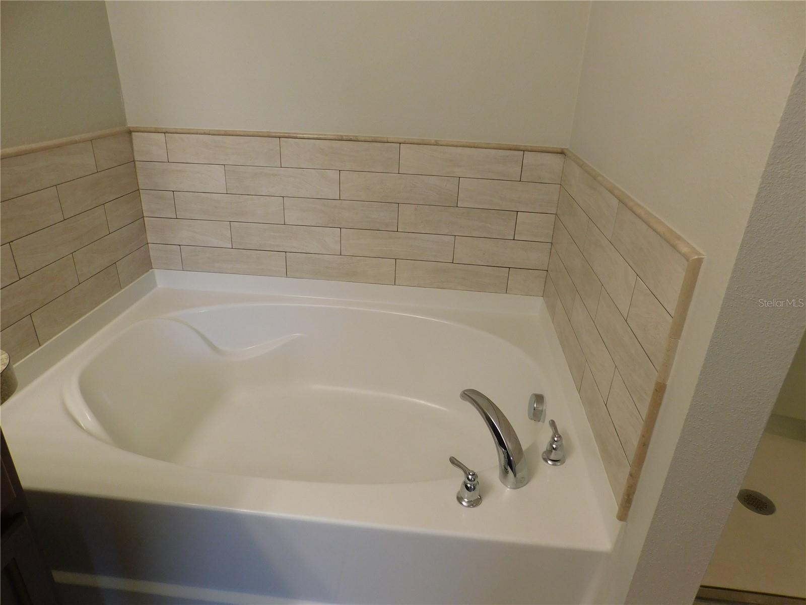 Image 19 of 26 For 6954 Glenbrook Drive
