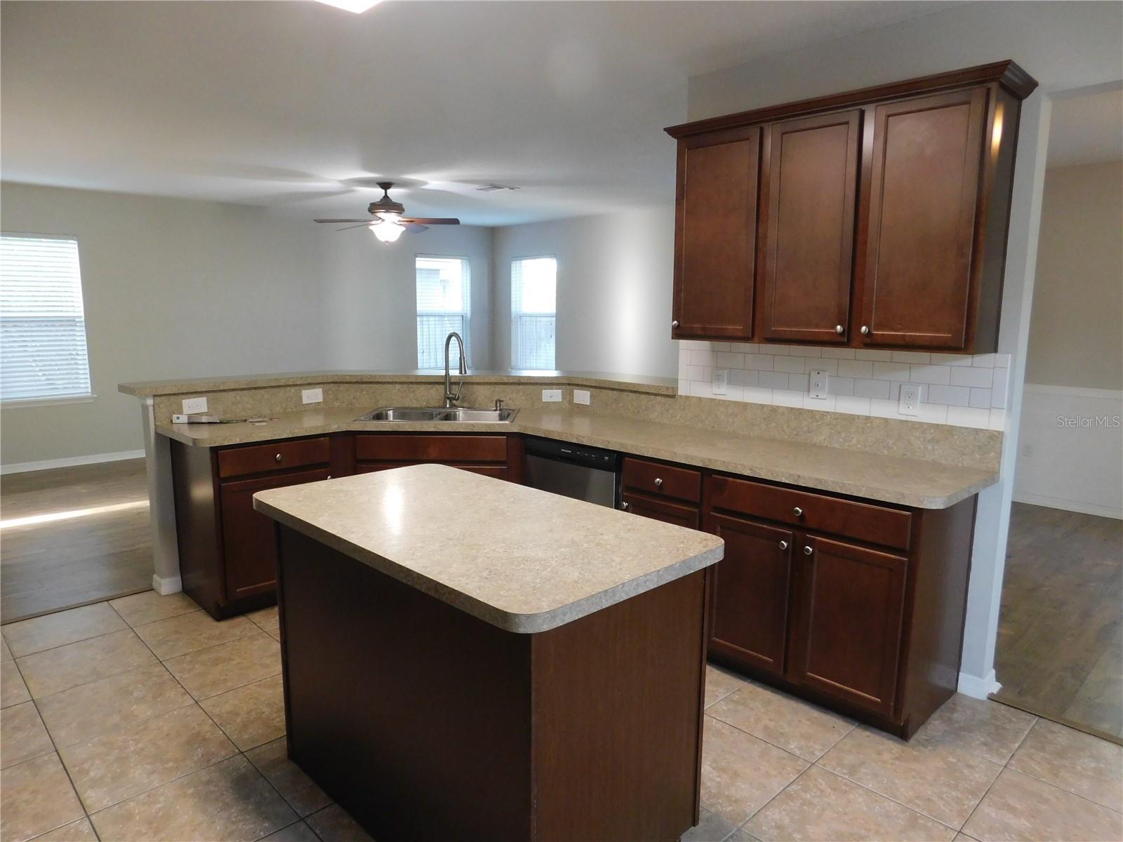 Image 3 of 26 For 6954 Glenbrook Drive