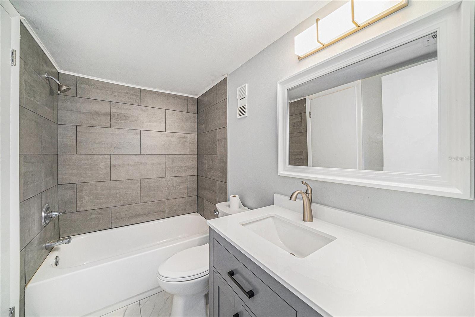Image 10 of 19 For 809 Russell Lane 322
