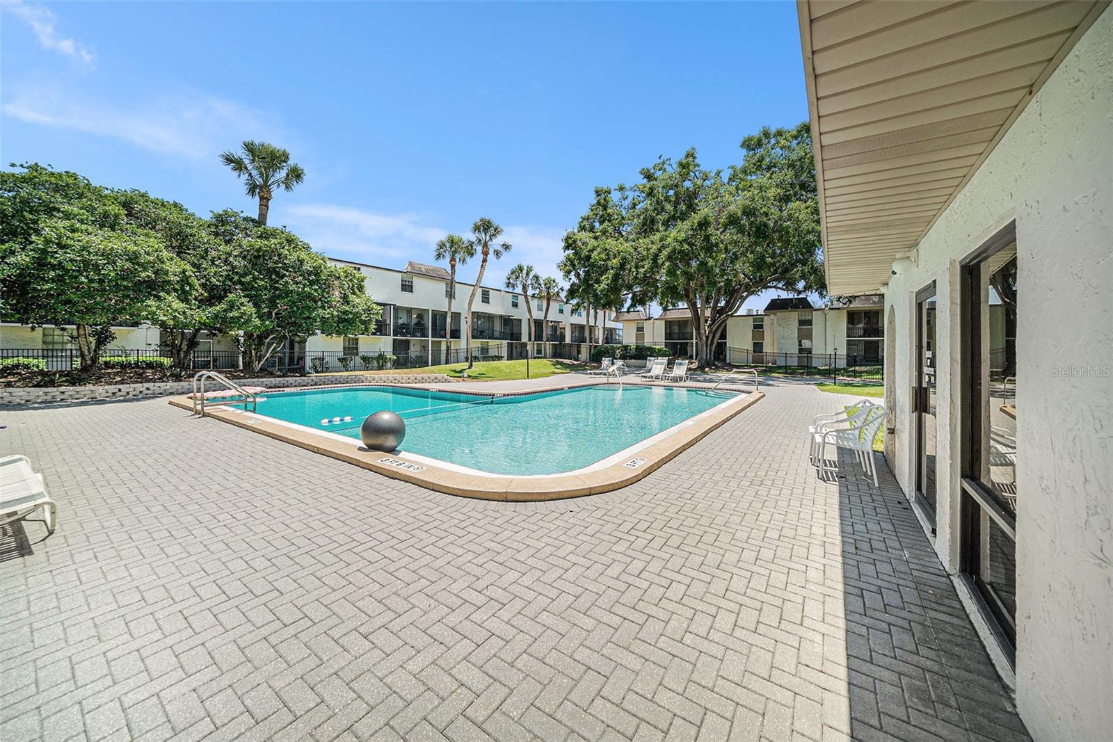 Image 18 of 19 For 809 Russell Lane 322