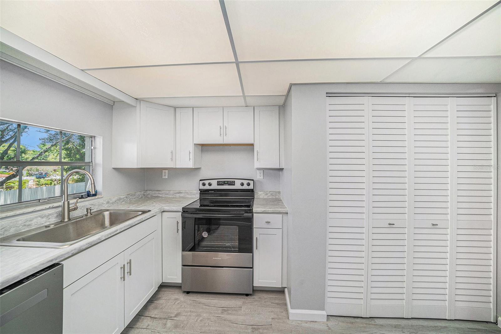 Image 2 of 19 For 809 Russell Lane 322