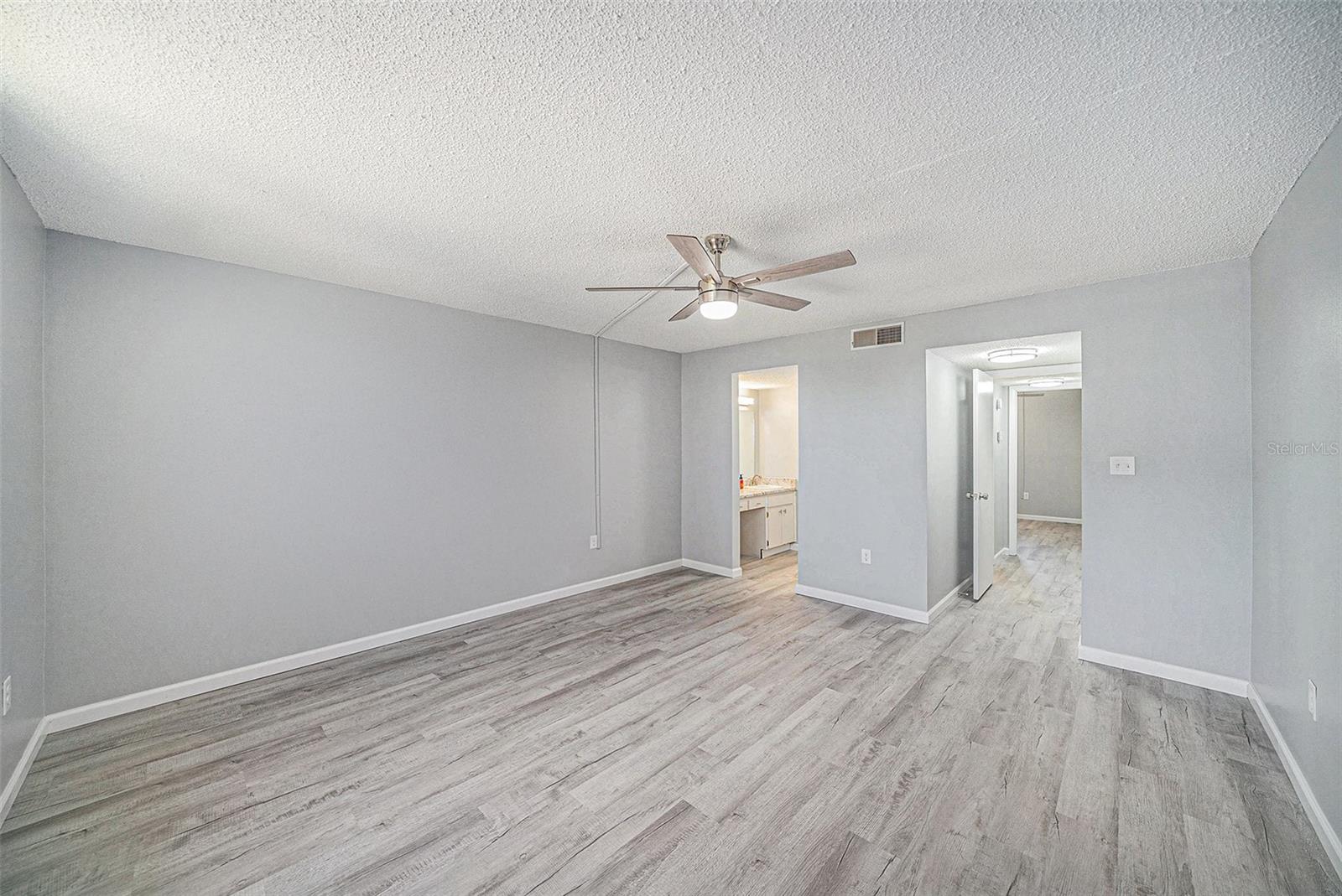 Image 8 of 19 For 809 Russell Lane 322