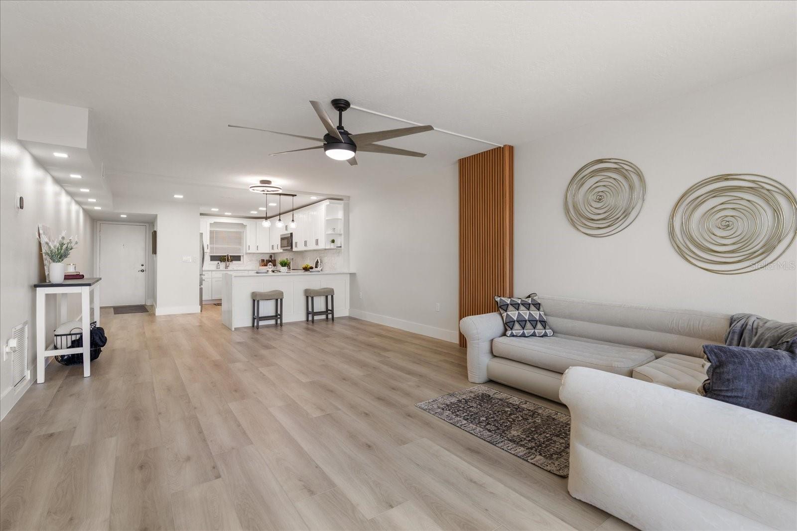 Image 6 of 51 For 700 Beach Drive Ne 705