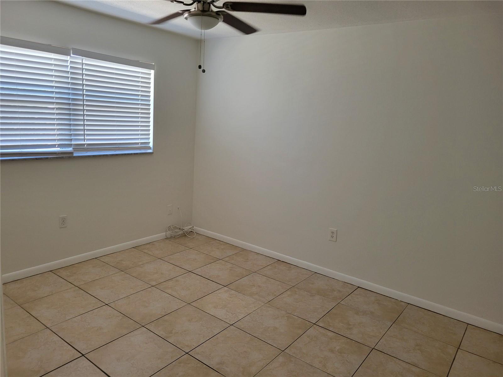 Listing photo id 10 for 1508 Saturn Avenue