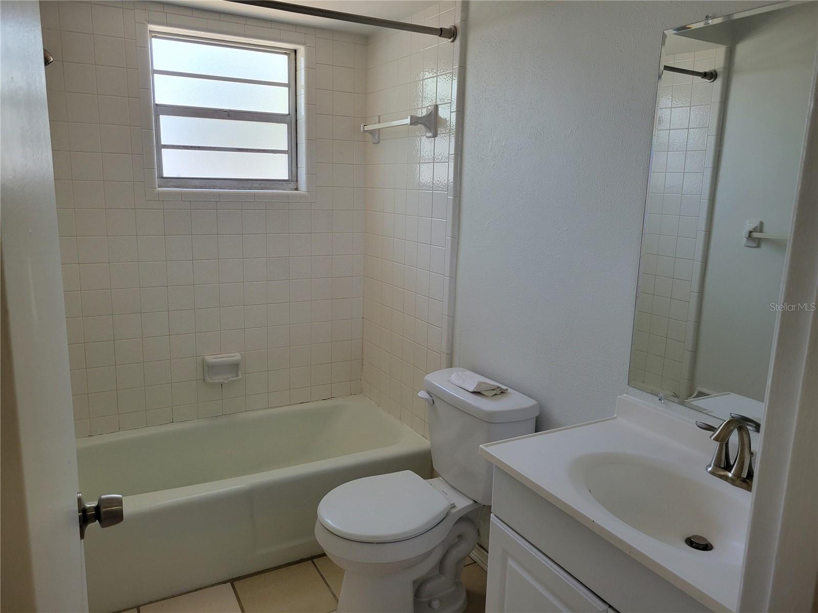 Listing photo id 12 for 1508 Saturn Avenue