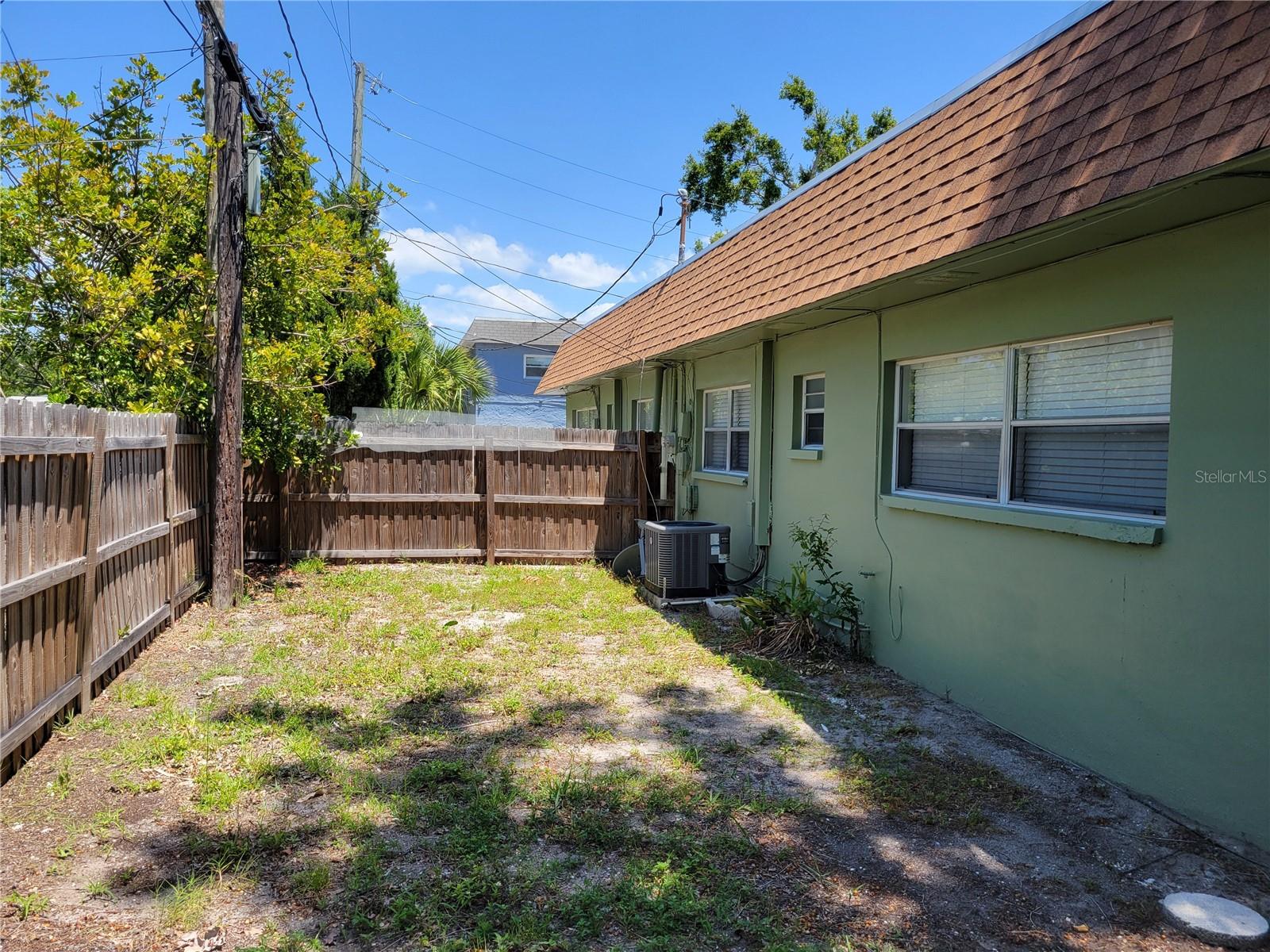 Listing photo id 1 for 1508 Saturn Avenue