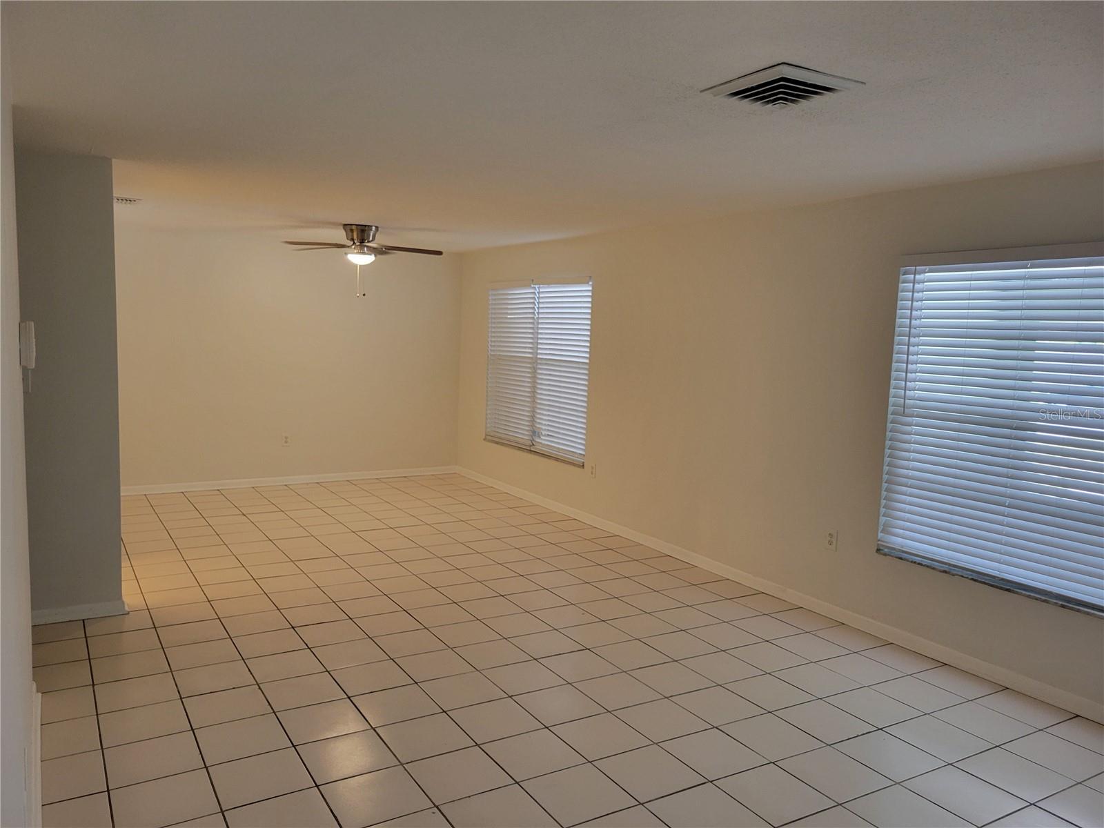 Listing photo id 3 for 1508 Saturn Avenue