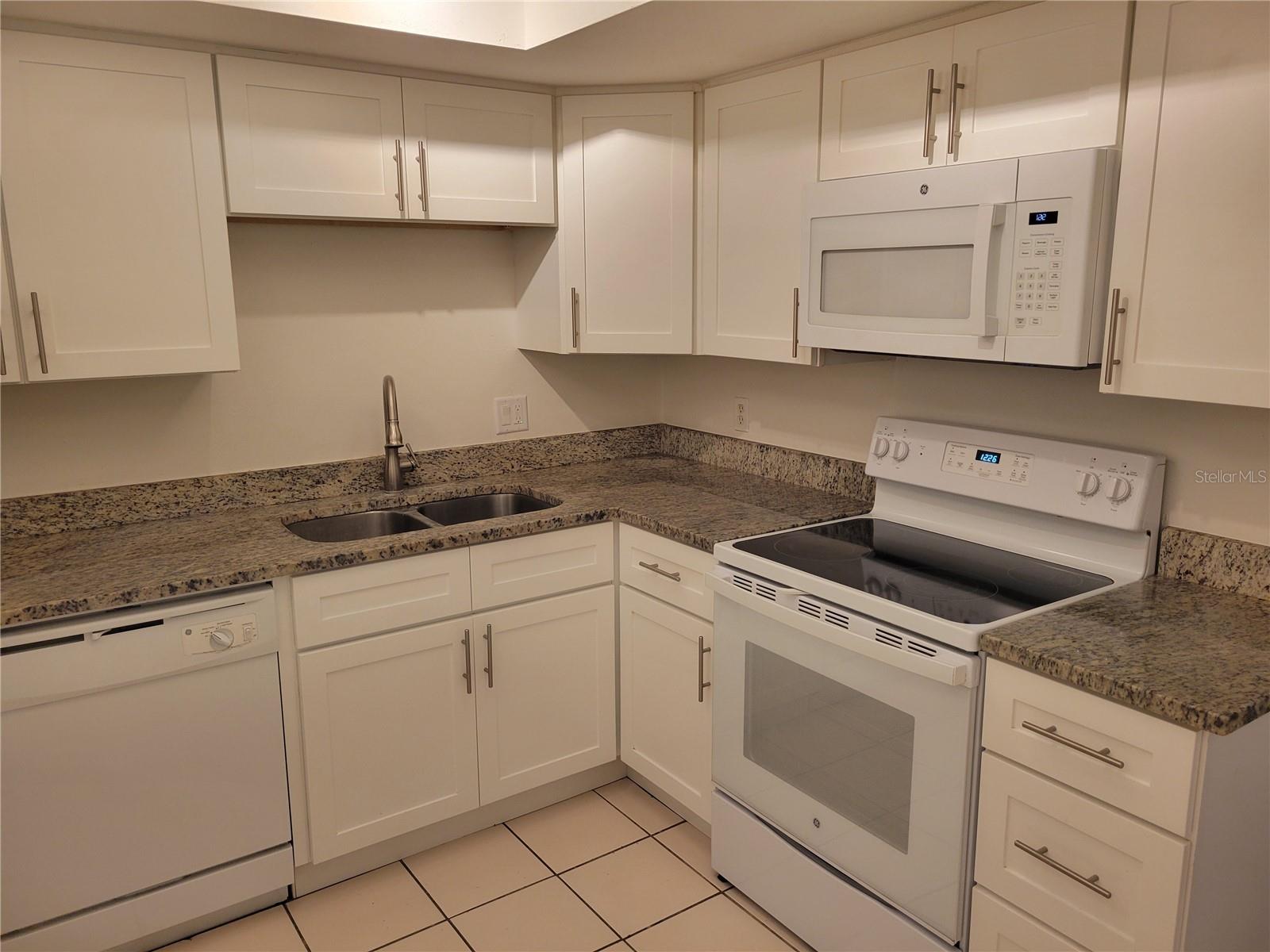 Listing photo id 5 for 1508 Saturn Avenue