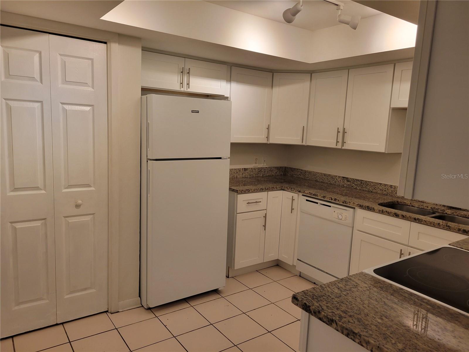 Listing photo id 6 for 1508 Saturn Avenue