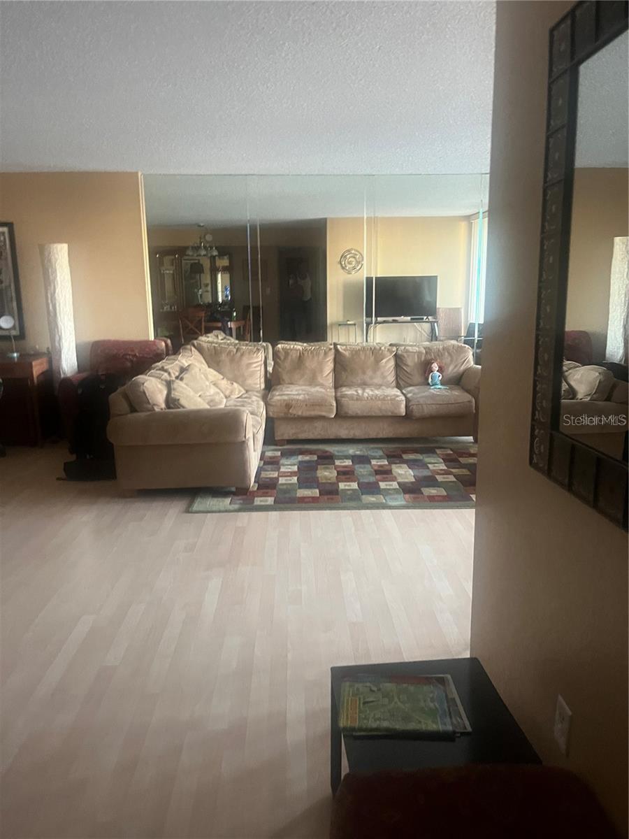 Image 10 of 19 For 400 Island Way 309