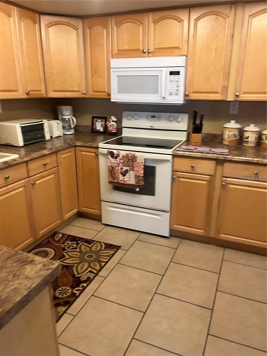 Image 7 of 19 For 400 Island Way 309