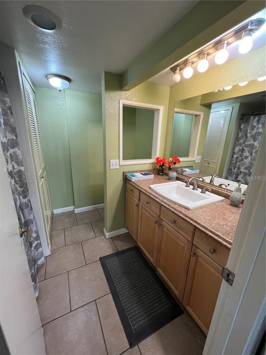 Image 8 of 19 For 400 Island Way 309