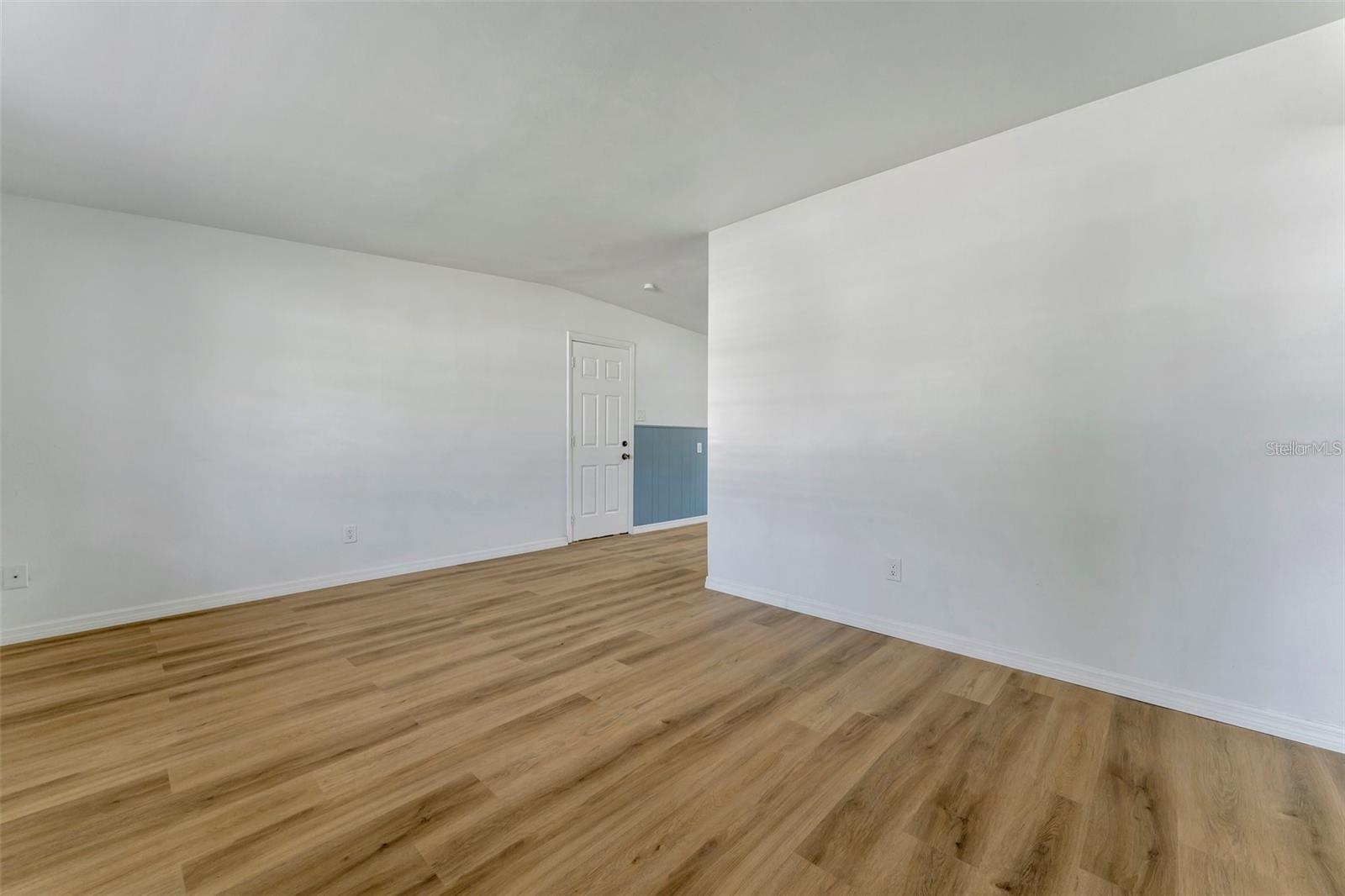 Image 5 of 27 For 11134 Harding Drive