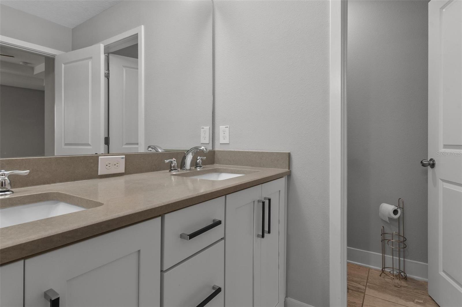 Image 17 of 39 For 444 49th Street N