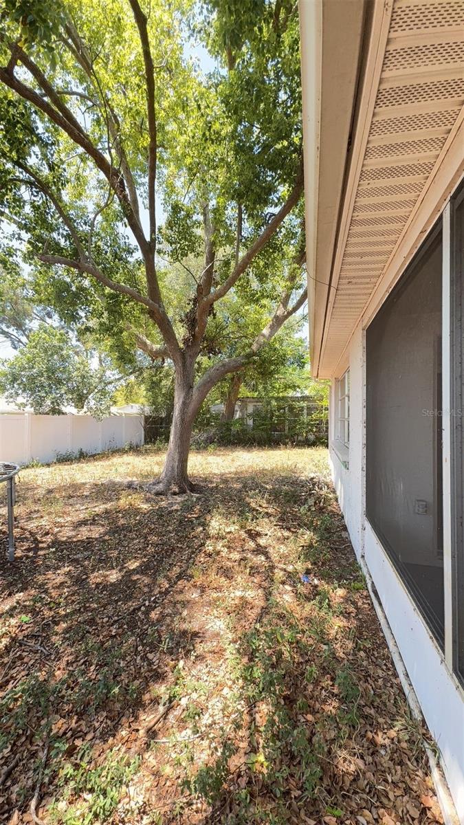 Listing photo id 8 for 7734 Judith Crescent