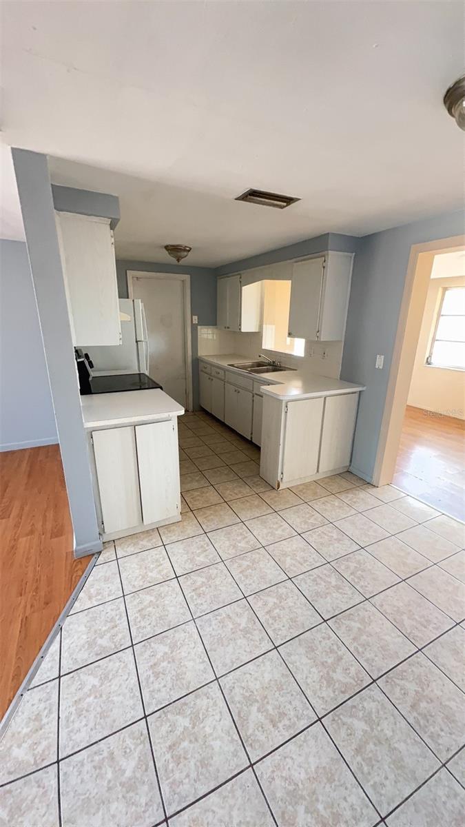 Listing photo id 0 for 7734 Judith Crescent