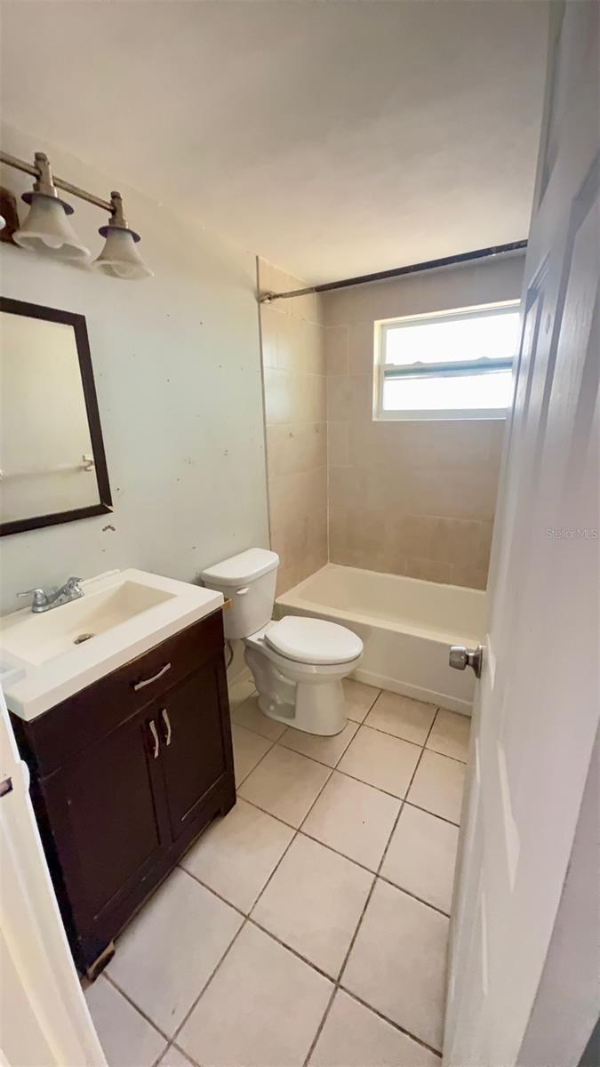 Listing photo id 2 for 7734 Judith Crescent