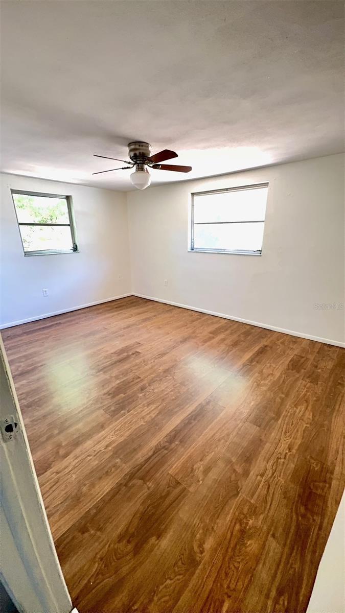 Listing photo id 3 for 7734 Judith Crescent