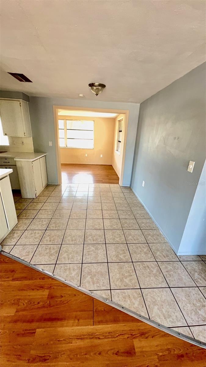 Listing photo id 5 for 7734 Judith Crescent