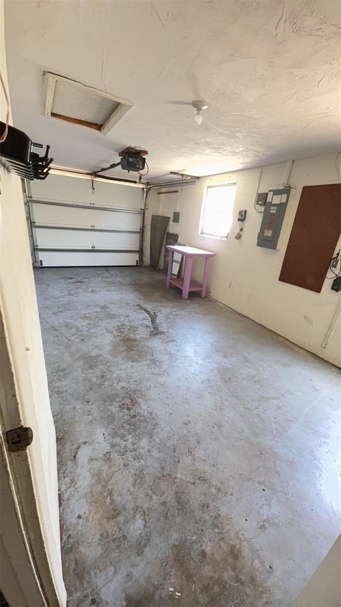 Listing photo id 7 for 7734 Judith Crescent