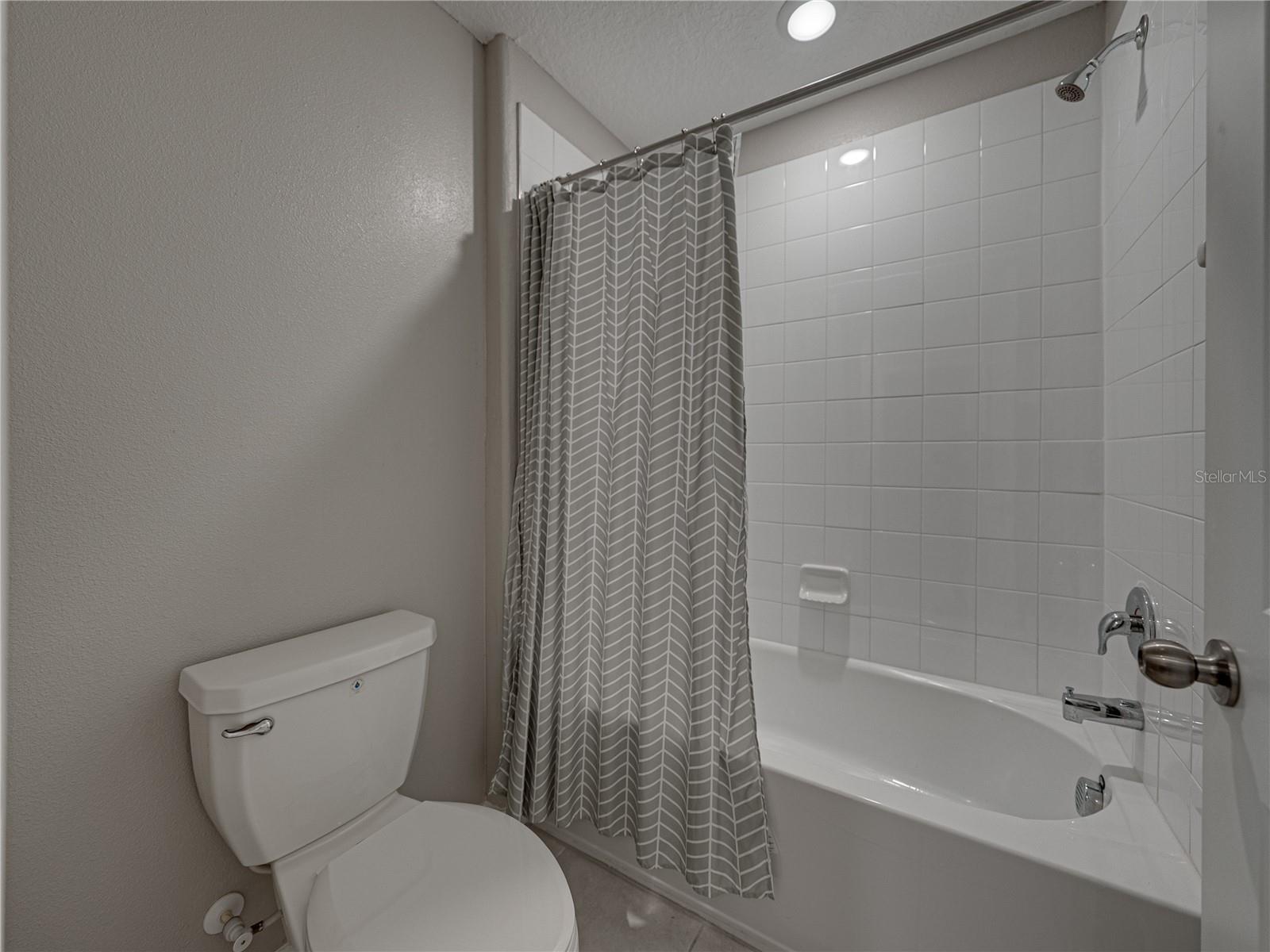 Image 23 of 35 For 413 Royal Empress Drive