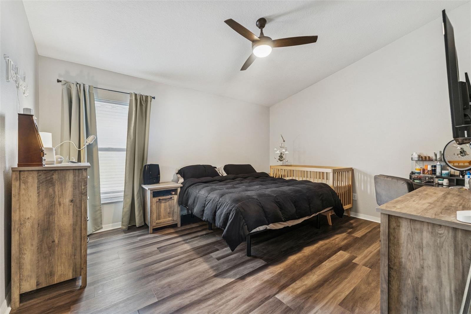 Listing photo id 8 for 518 Royal Ridge Street
