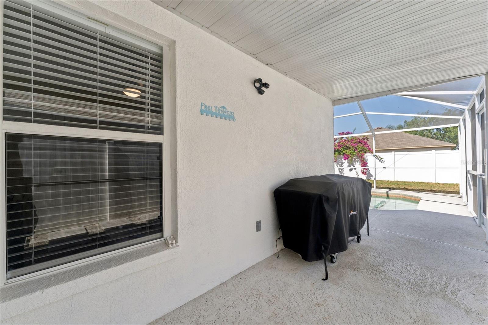 Listing photo id 16 for 518 Royal Ridge Street