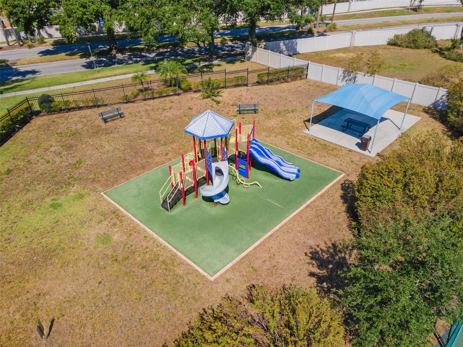 Listing photo id 29 for 518 Royal Ridge Street