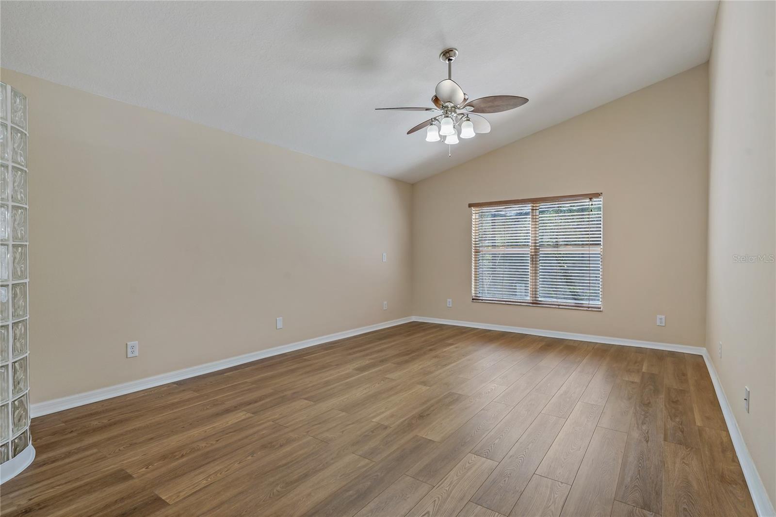 Image 25 of 75 For 8211 Canyon Creek Way