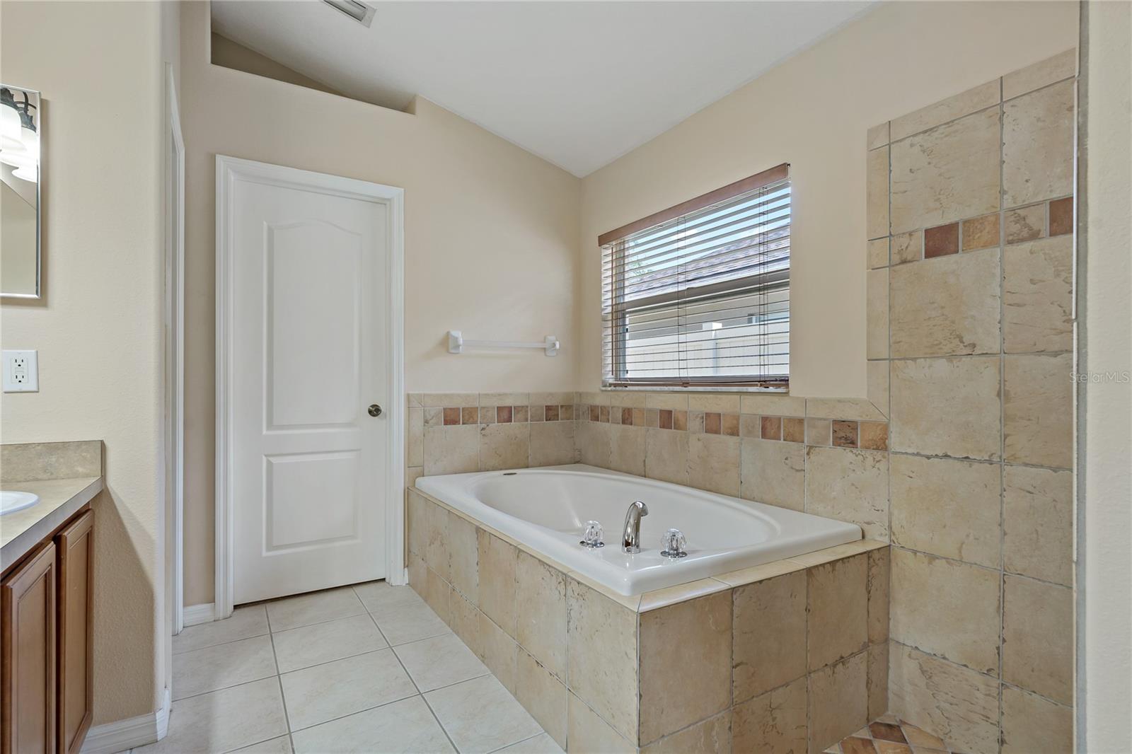Image 28 of 75 For 8211 Canyon Creek Way