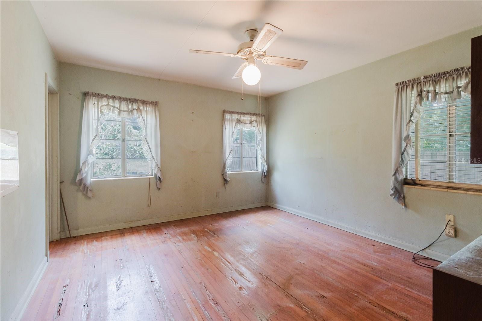 Image 45 of 54 For 111 Orangeview Avenue