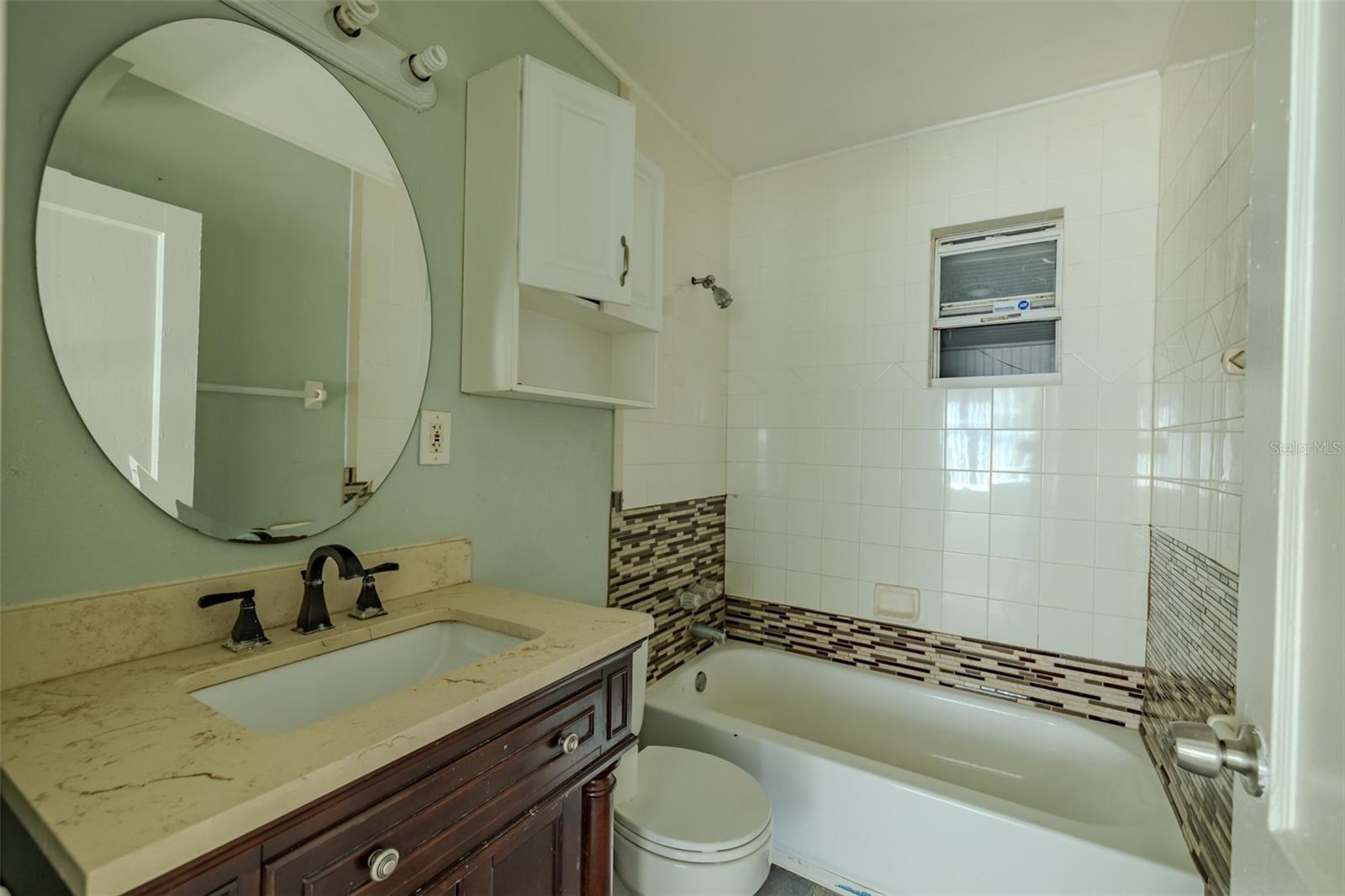 Listing photo id 9 for 3502 33rd Avenue