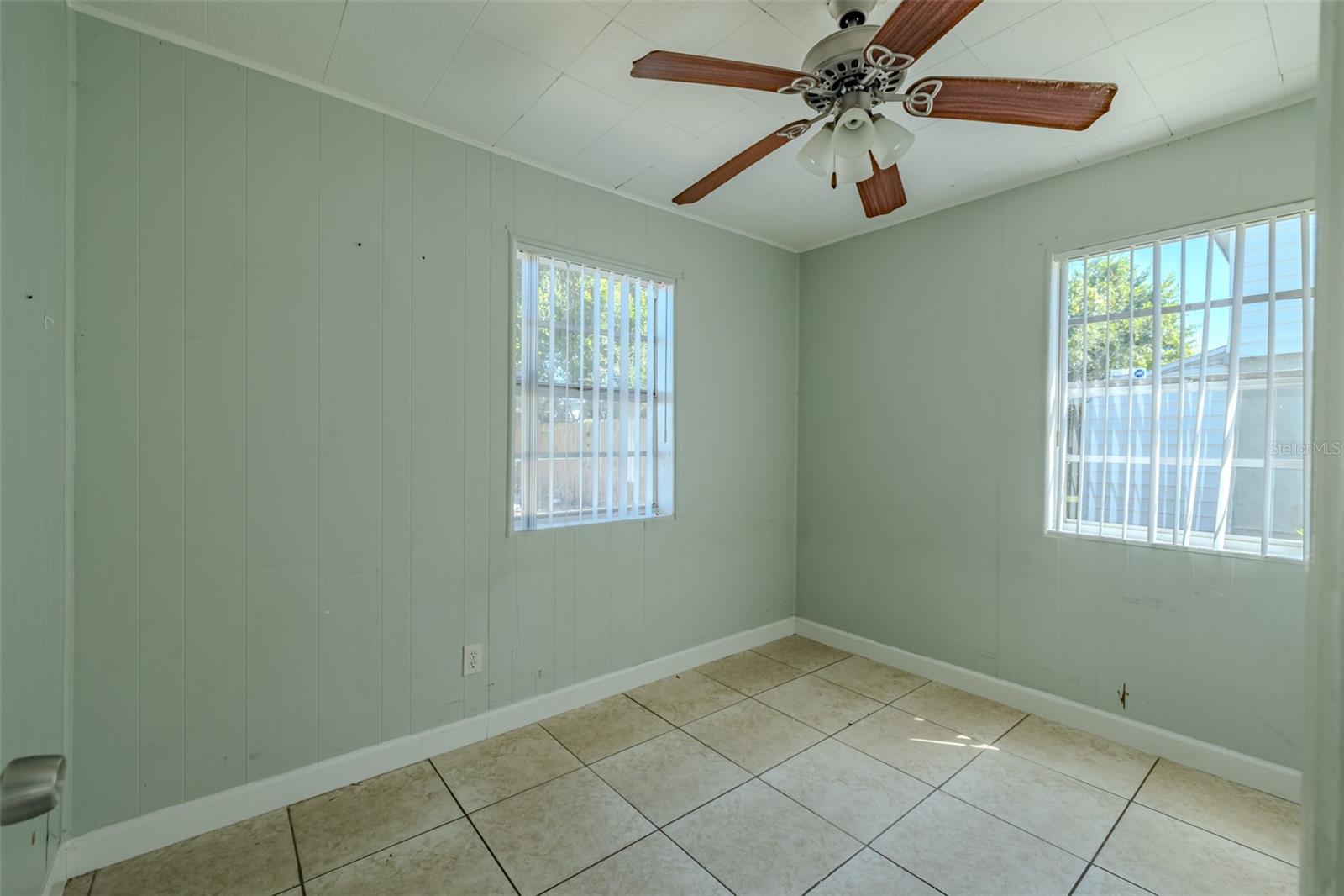 Listing photo id 10 for 3502 33rd Avenue